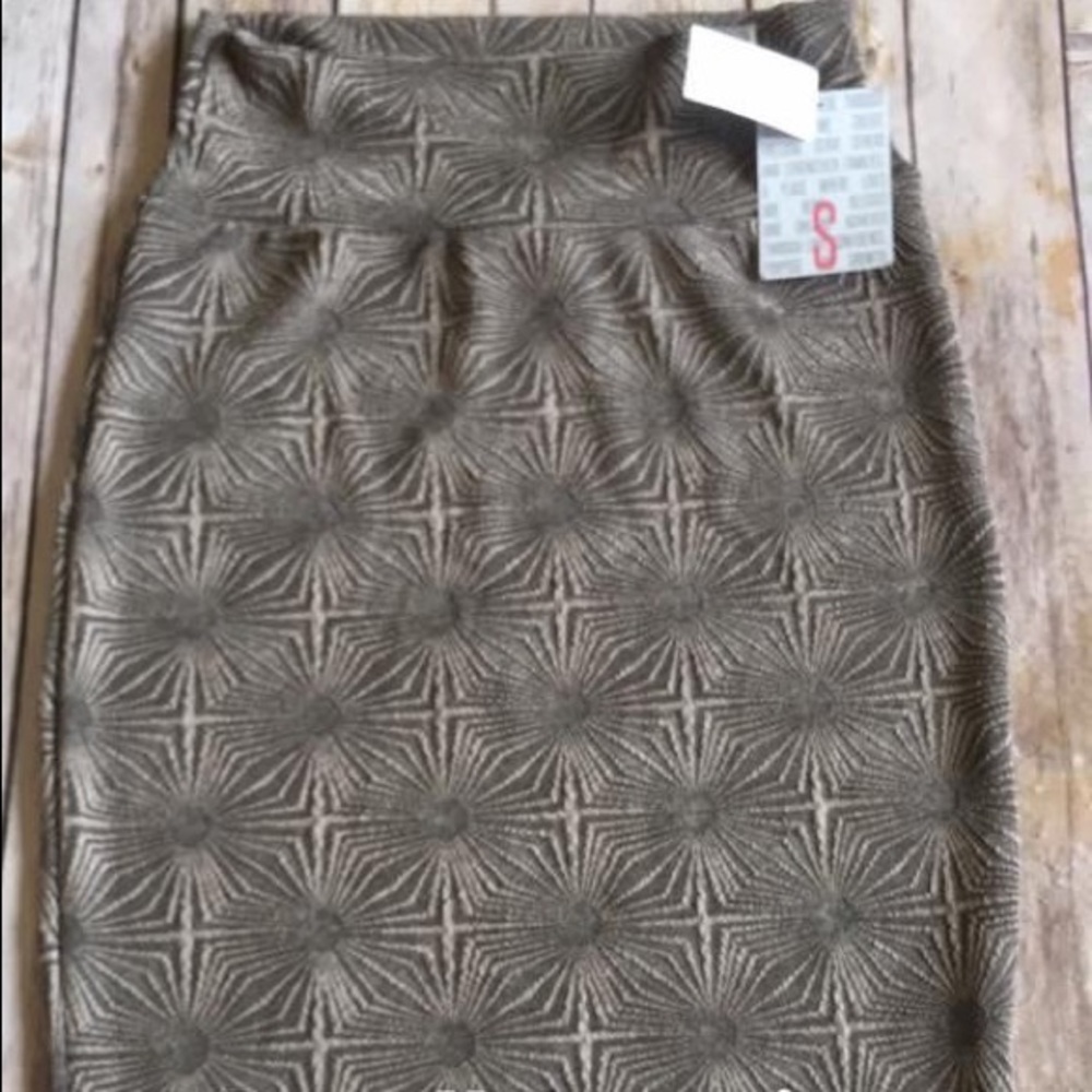 Small Cassie Lularoe Skirt NWT